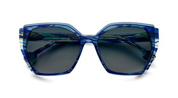 Das Bild zeigt die Sonnenbrille SYLYS von der Marke Etnia Barcelona in blau gemustert.